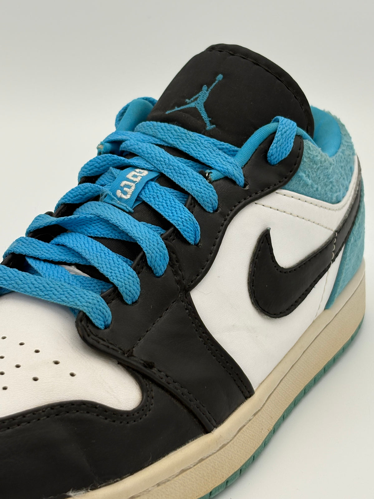 Nike Air Jordan 1 Low SE Laser Blue
