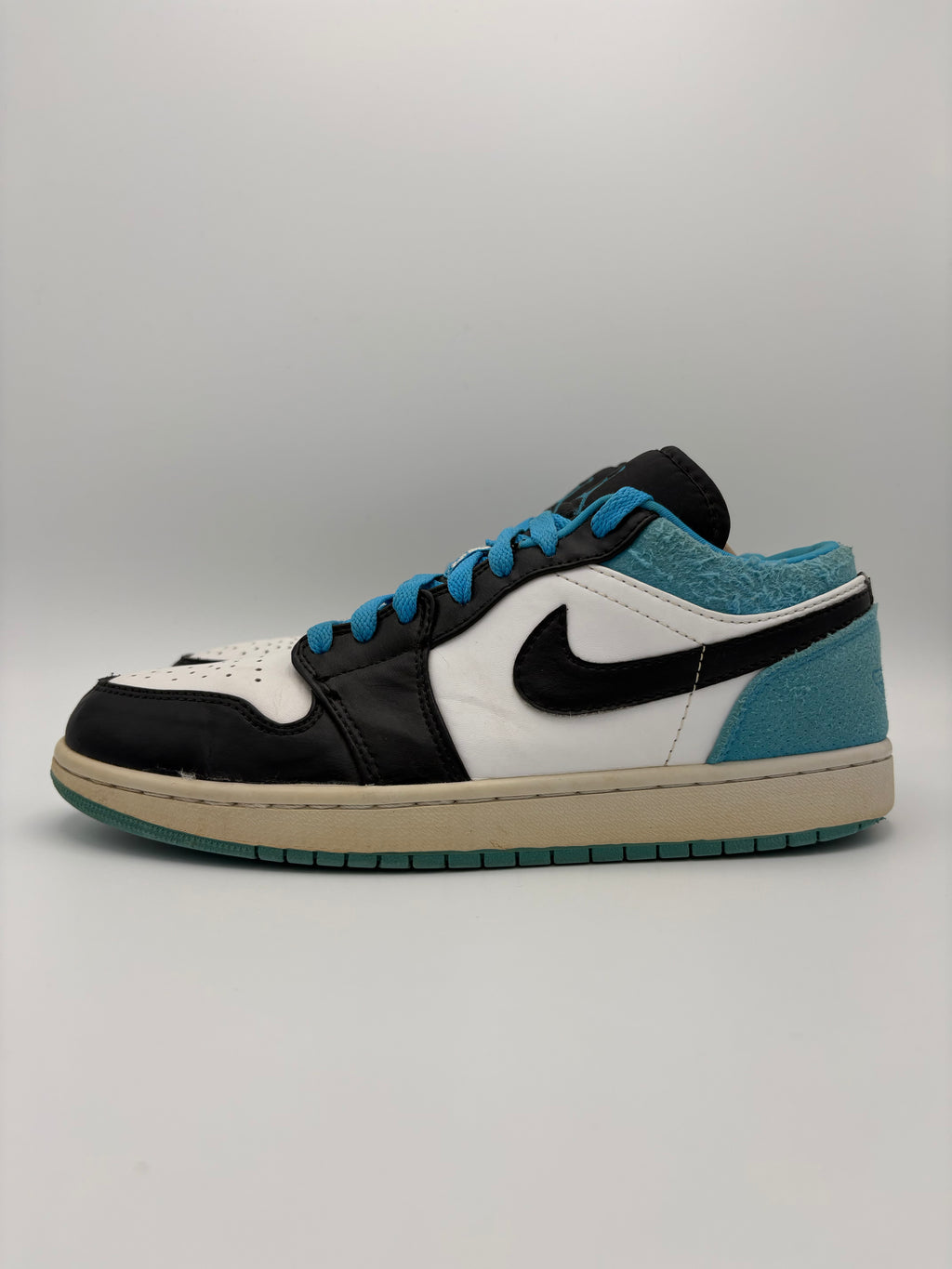 Nike Air Jordan 1 Low SE Laser Blue
