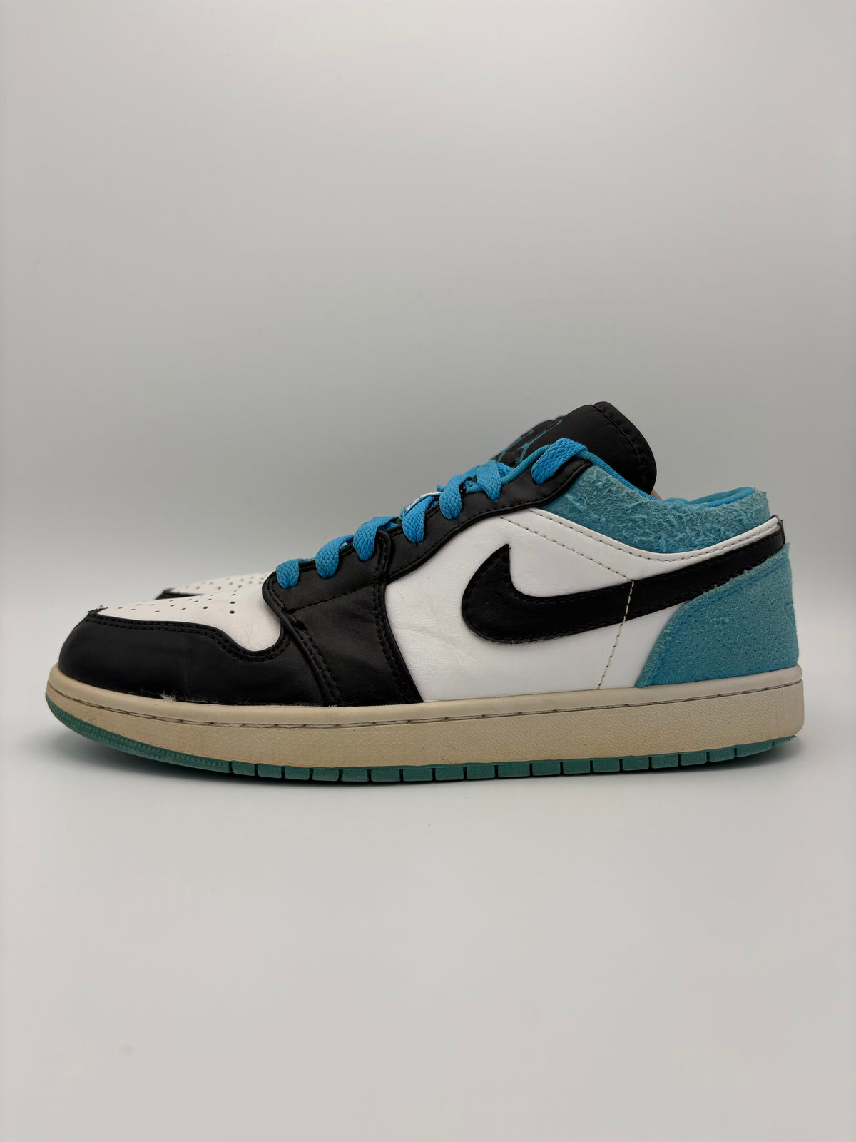 Nike Air Jordan 1 Low SE Laser Blue